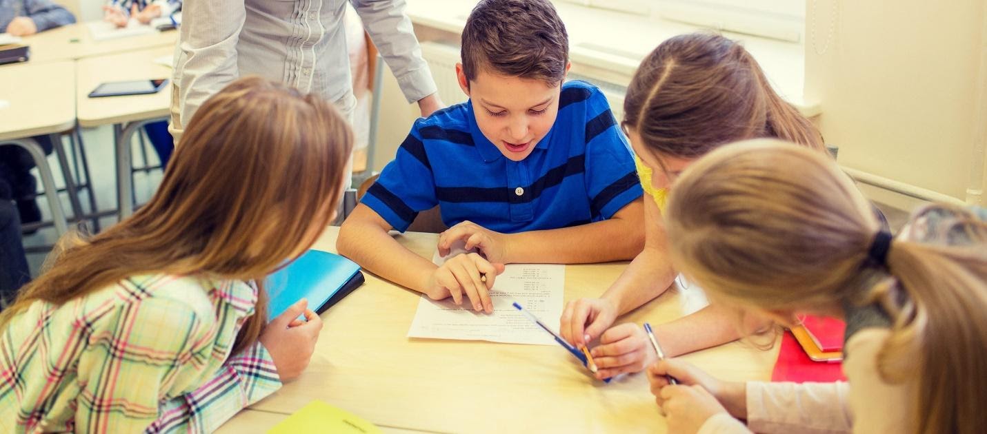 Specialiști în educație: Rolul testării elevului este de a genera feedback și evoluție, nu de a-l pedepsi
