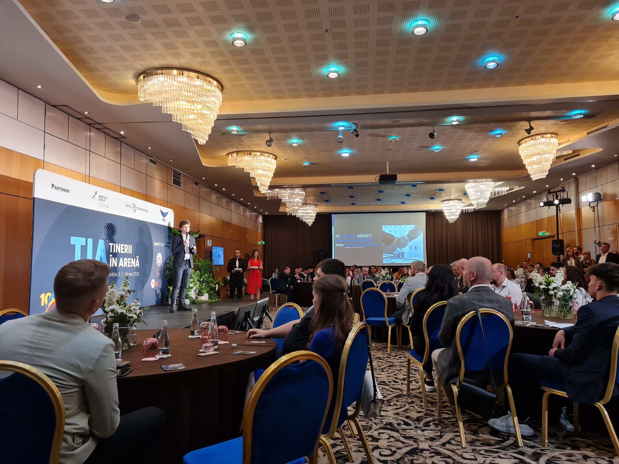 Tinerii în Arenă – Locul unde energia tinerilor și experiența antreprenorilor de top generează afaceri de succes