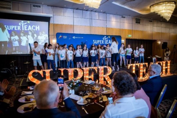 Gala SuperTeach 2022 ”CHILDREN FIRST” – ”Puterea lui împreună” pentru o educație cu mentalitate deschisă