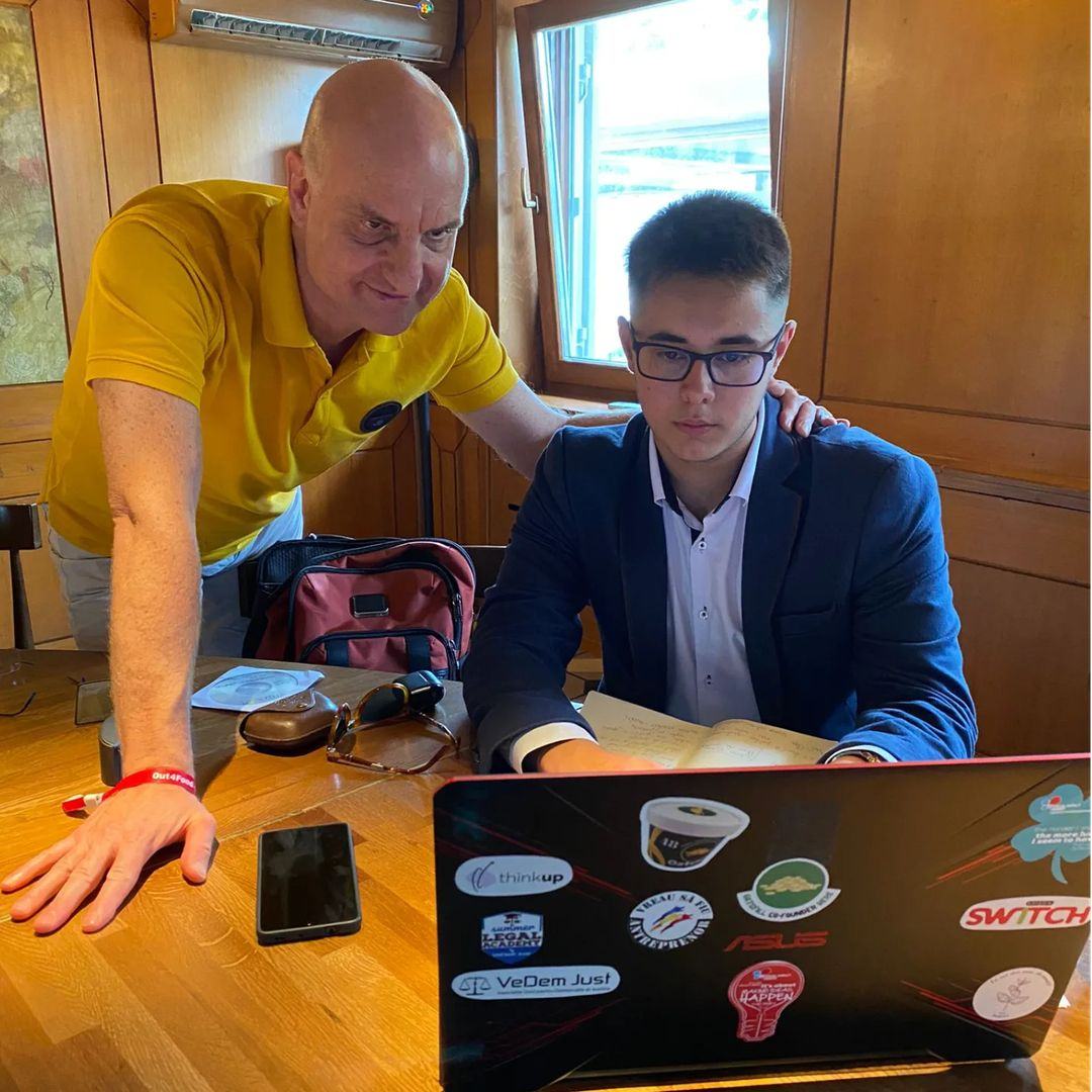 Tinerii au nevoie de mentori – 64% dintre tineri afirmă că au nevoie de ajutor pentru a începe un business