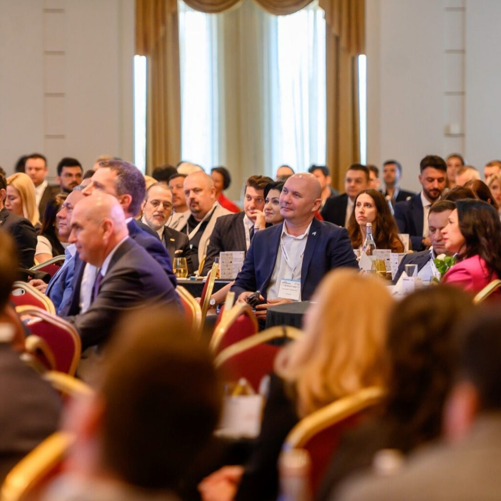 Acces la evenimente relevante și experiențe transformaționale
